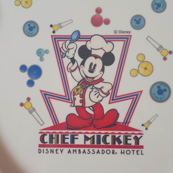 Disney, Chef Mickey Disney Ambassador Hotel. - Picture 2 of 10